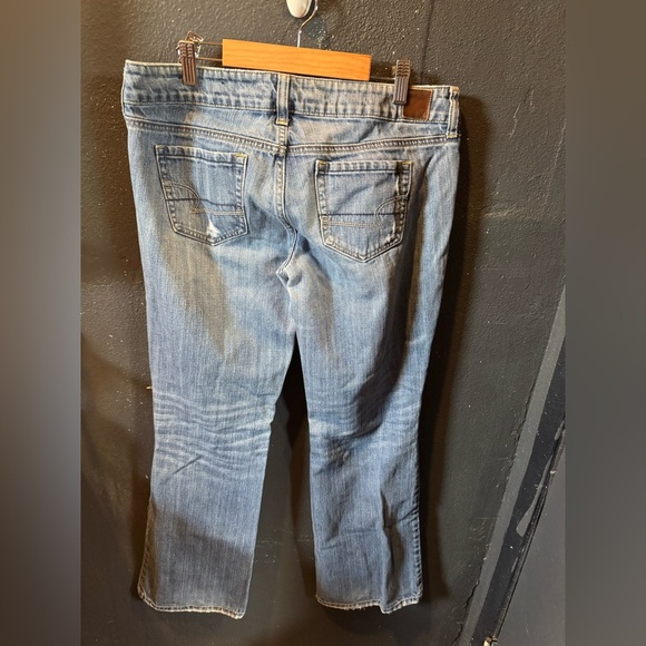 American Eagle Outfitters Light Wash Favorite Boyfriend Jeans Distressed - Picture 3 of 6